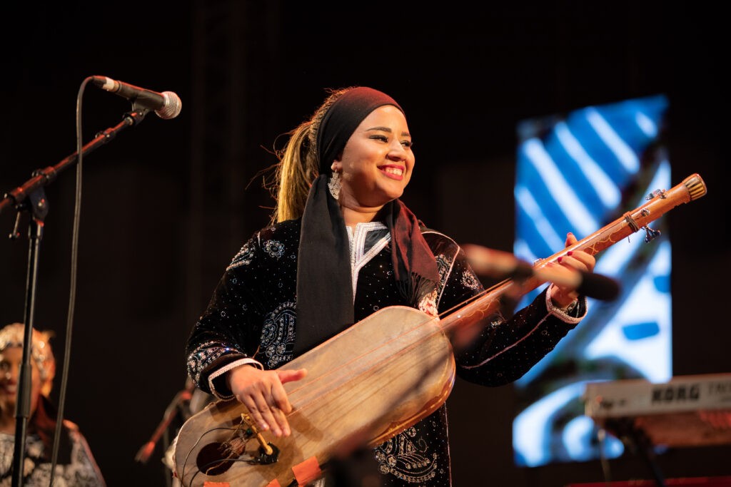 MAÂLMA ASMAA HAMZAOUI & BNAT TIMBOUKTOU - المعلّمة أسماء حمزاوي وفرقة بنات تيمبوكتو